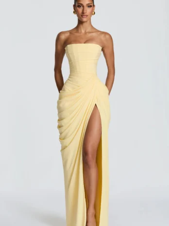 Robe de soirée en satin jaune sur mesure asymétrique sans bretelles froncée style sirène