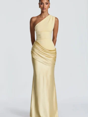 Robe de soirée en satin jaune sur mesure asymétrique sans bretelles froncée style sirène